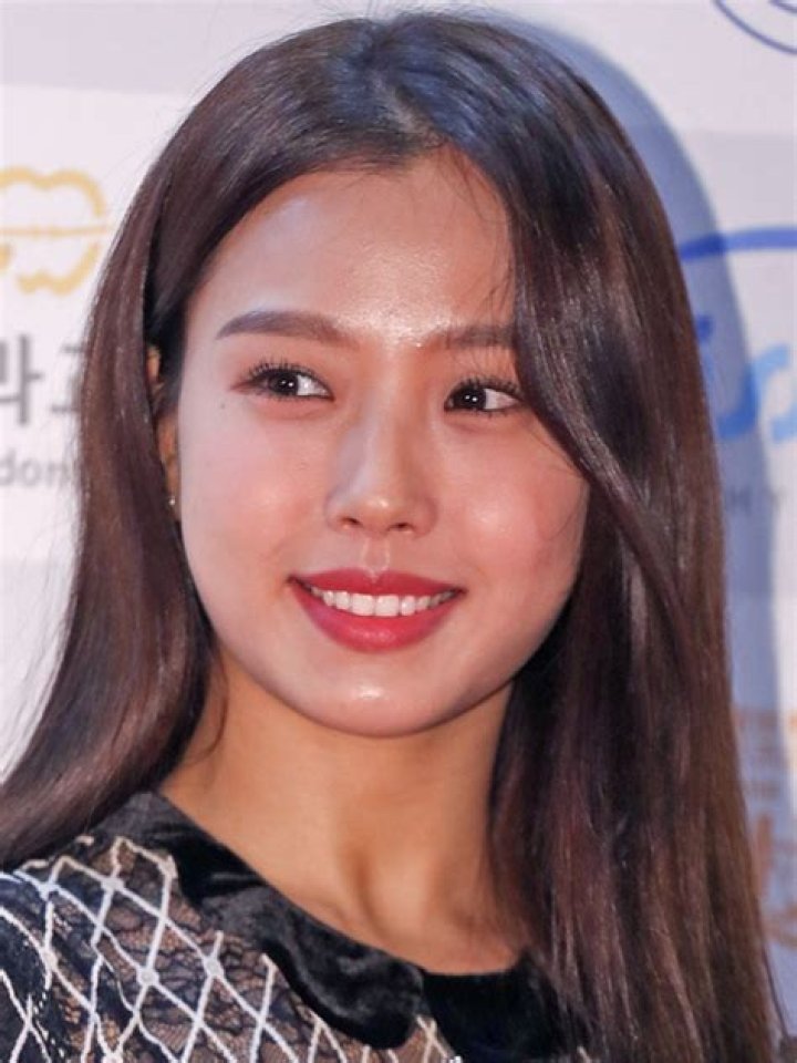 Go Min-si: A Look at the South Korean Actress, Model, and Director