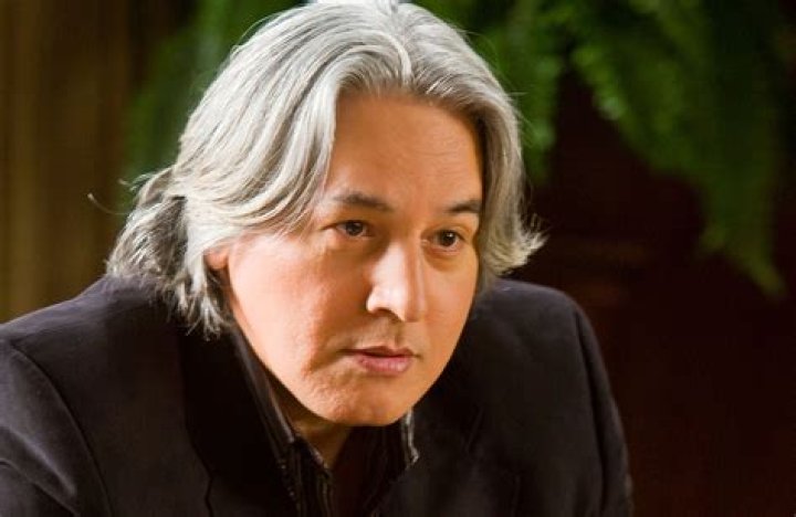 Robert Beltran